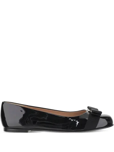 Ferragamo Varina Bow-embellished Patent-leather Ballet Flats In Black