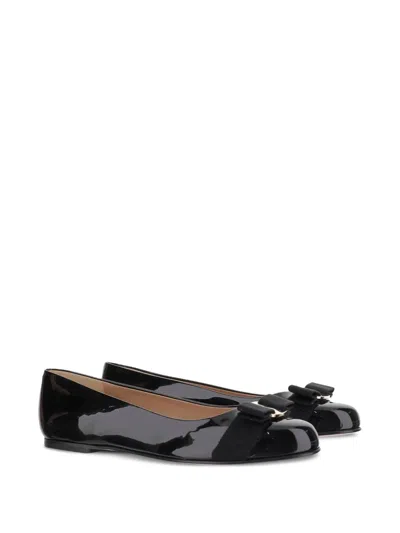 Ferragamo Varina Bow-embellished Patent-leather Ballet Flats In Black