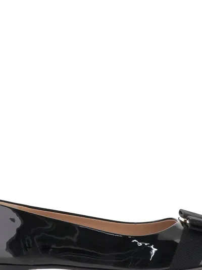 Ferragamo Varina Bow-embellished Patent-leather Ballet Flats In Black