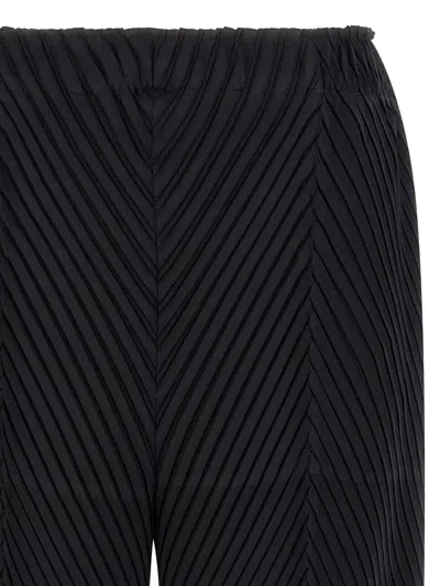 Issey Miyake Chevron-pleating Trousers In Black