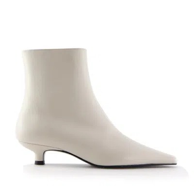 Notabene 35mm Elly Pointed-toe Boots In White