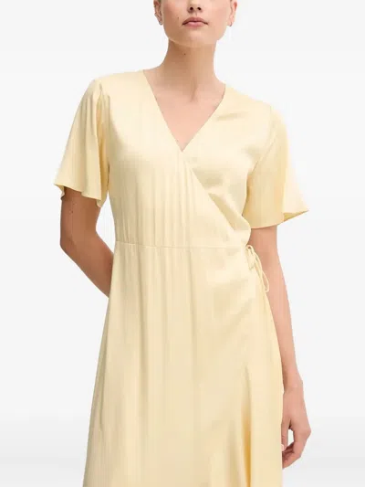 裹身式荷叶袖不对称连衣裙