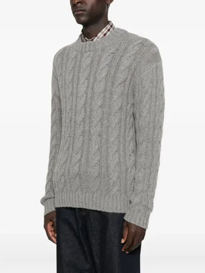 粗绞花针织圆领毛衣