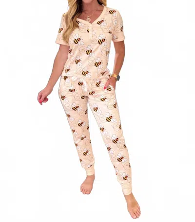 Shirley Stone Short Sleeve Jogger Pajama Set In Honey Bee In Multi