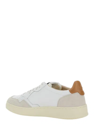 Autry Low-top Sneakers With Suede Inserts And Contrasting Heel In White