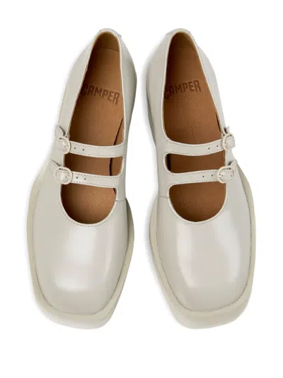 Camper Billie In Neutral