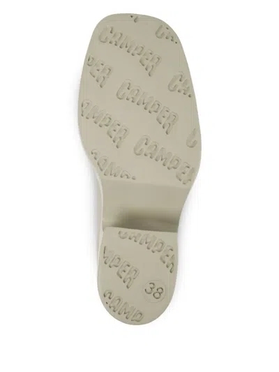 Camper Billie In Neutral