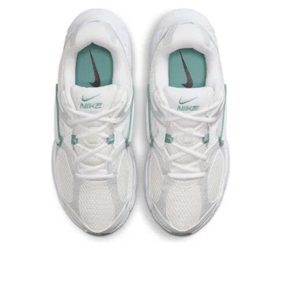 Nike V5 Rnr Sneakers In Gray
