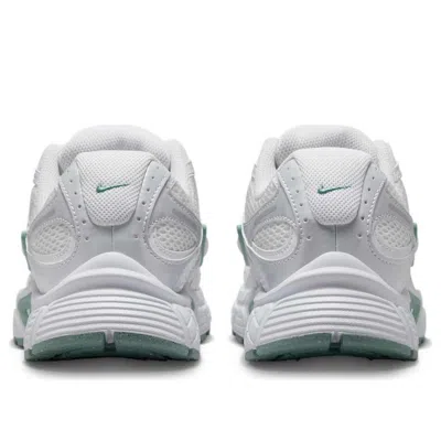 Nike V5 Rnr Sneakers In Gray
