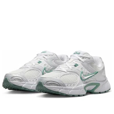 Nike V5 Rnr Sneakers In Gray