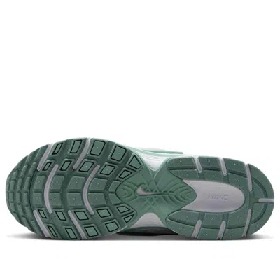 Nike V5 Rnr Sneakers In Gray