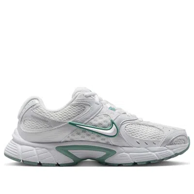Nike V5 Rnr Sneakers In Gray