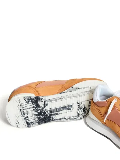 绒面皮拼接运动鞋