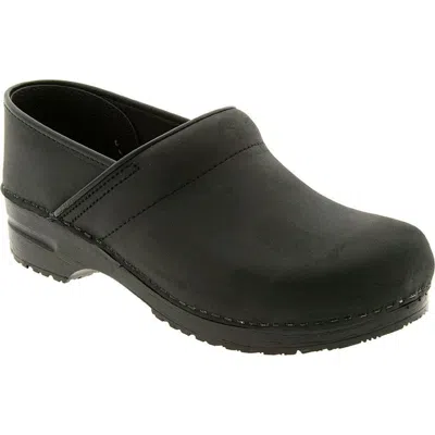 Dansko Women's Professional Clog In Black Oiled