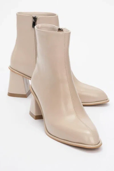 Prologue Shoes Maura Block Heel Boot In Brown