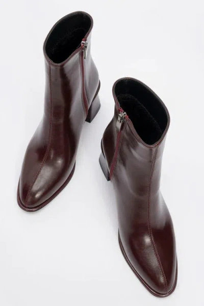 Prologue Shoes Maura Block Heel Boot In Burgundy
