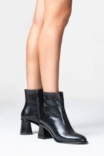 Prologue Shoes Maura Block Heel Boot In Black