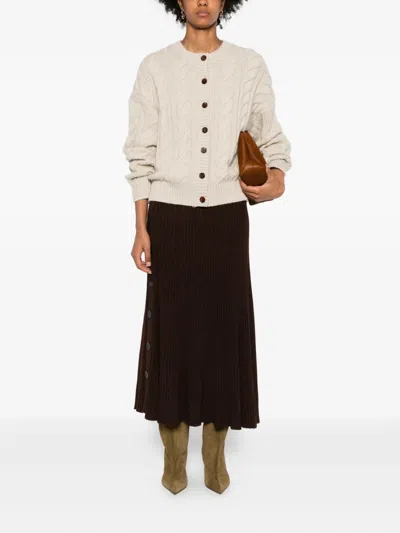 粗绞花针织圆领开衫