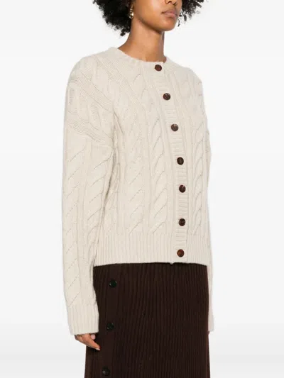 粗绞花针织圆领开衫