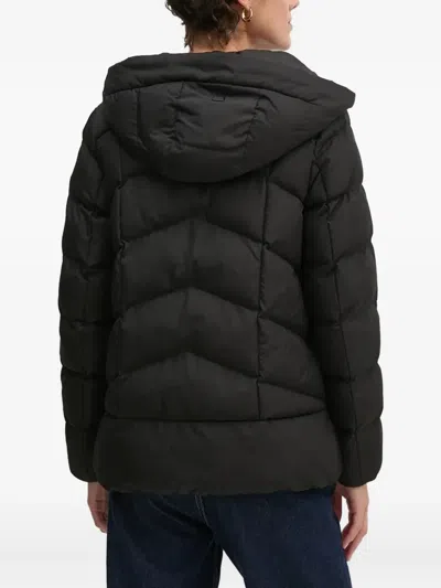 人字纹图案绗缝连帽蓬松夹克