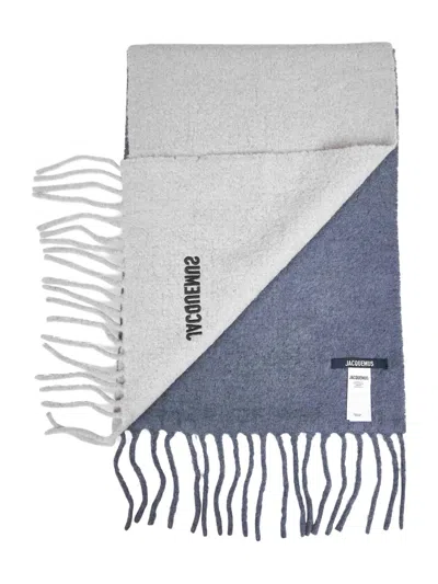 Jacquemus Lecharpe Moisson Grey Scarf With Logo Lettering On The Front And Fringed Hem In Wool Blend Woman In Gray