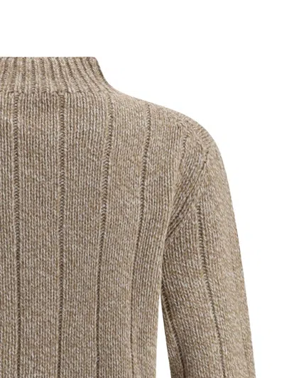 高领粗绞花针织毛衣