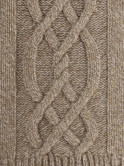 高领粗绞花针织毛衣