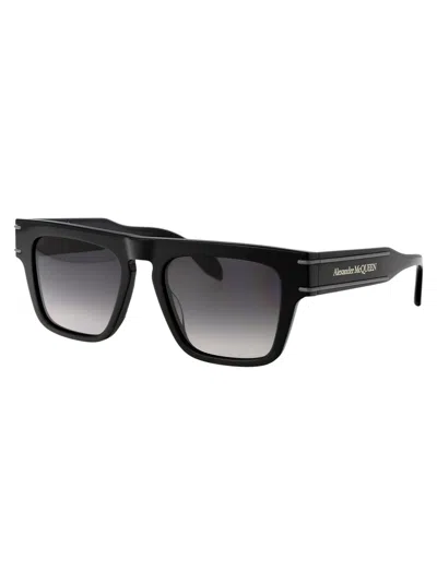 Alexander Mcqueen Eyewear Square Frame Sunglasses In Black