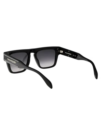 Alexander Mcqueen Eyewear Square Frame Sunglasses In Black