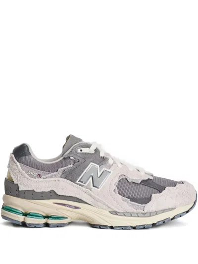 New Balance Layered Mesh And Suede Sneakers With Retro Aesthetic In Gray