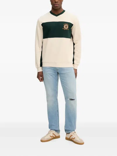 LOGO刺绣V领卫衣