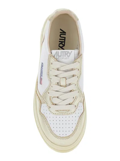Autry Medalist Platform Sneakers With Padded Collar And Leather Insole In White