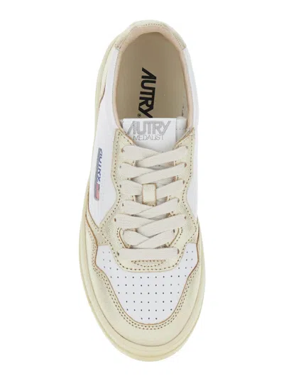Autry Medalist Platform Sneakers With Padded Collar And Leather Insole In White