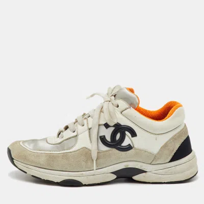 Pre-owned Chanel Grey/white Suede And Leather Cc Low Top Sneakers Size 38.5 In Gray