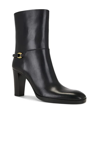 Saint Laurent Sulpice 80 Leather Ankle Boots In Black