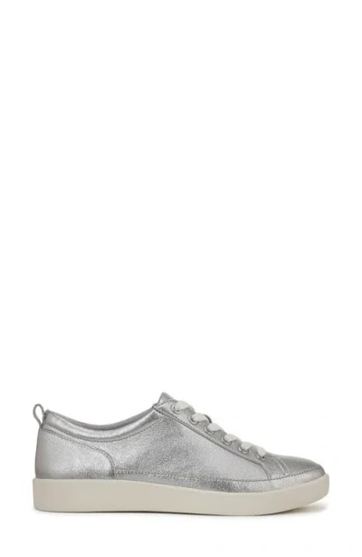 Vionic Winny Low Top Sneaker In Silver