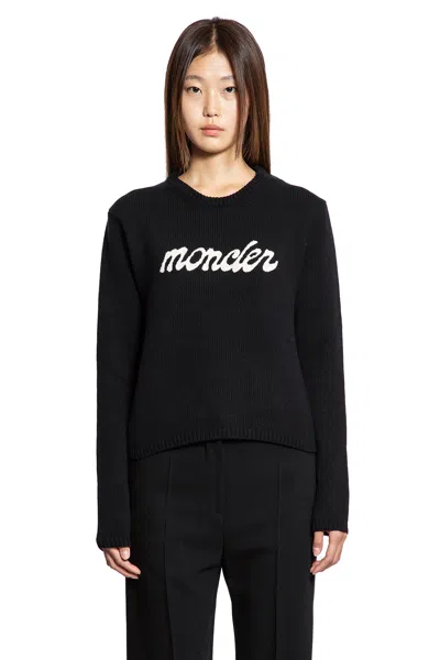 Moncler Cropped Sweater With Contrasting Embroidered Logo In Black
