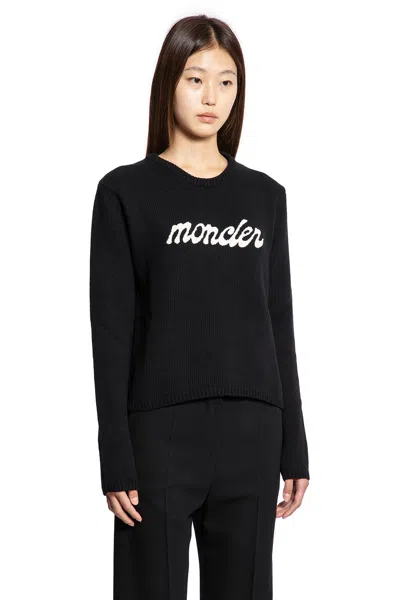 Moncler Cropped Sweater With Contrasting Embroidered Logo In Black
