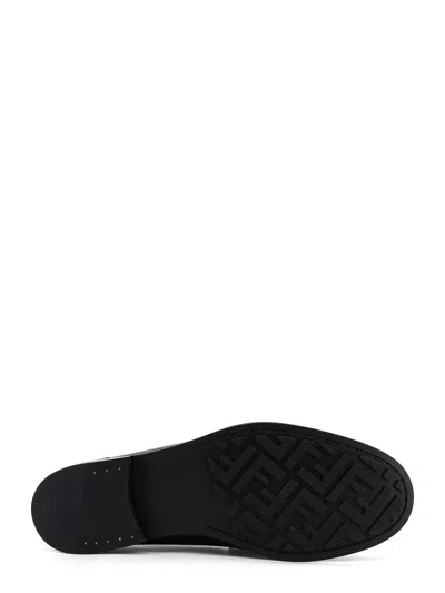 Fendi Round Toe Textured Leather Loafers In Black