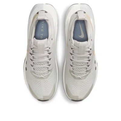 Nike Zegama 2 Trail Running Shoe In White