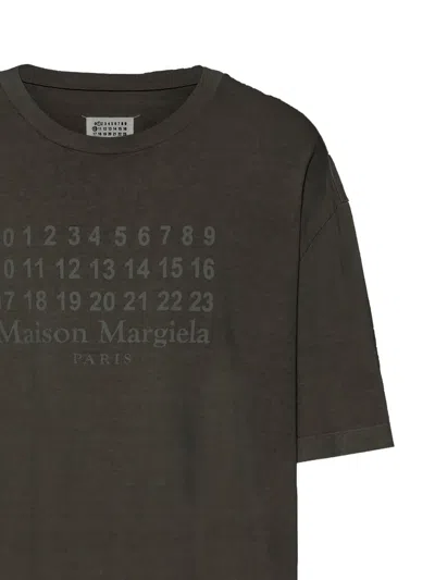 Maison Margiela Graphic Crew Neck Short Sleeve Relaxed T-shirt In Brown