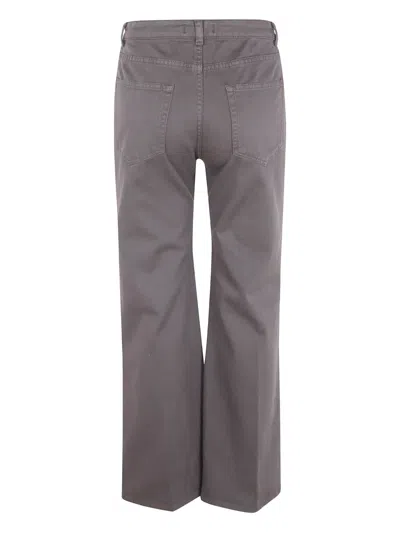 贴袋直筒牛仔裤