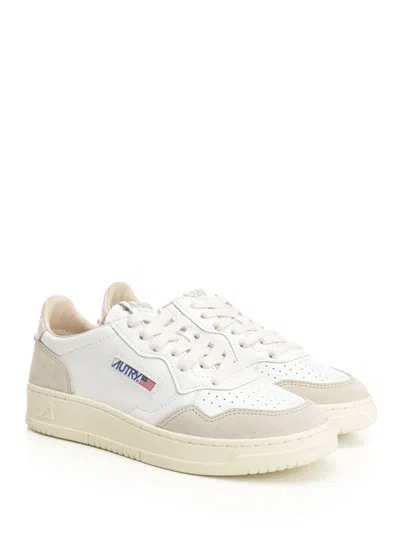 Autry Medalist Low Sneakers In White