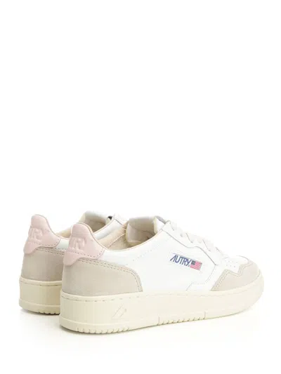 Autry Medalist Low Sneakers In White