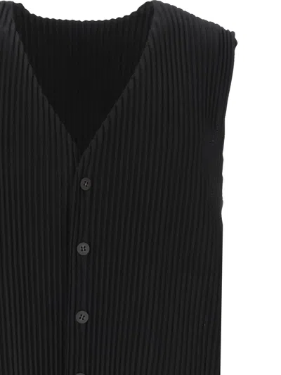 Issey Miyake Pleated Button-fastening Vest In Black