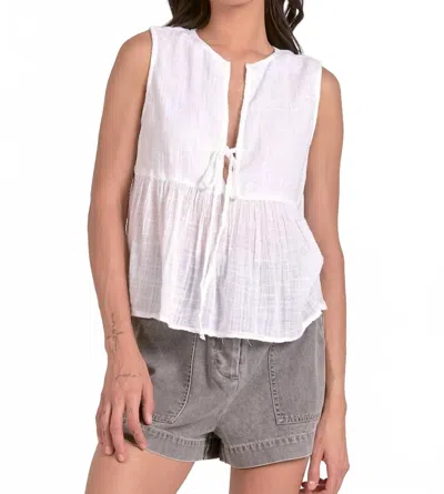 Elan June Sleeveless Blouse In White In White