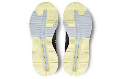 On Running (wmns)  Cloudnova Flux 'black Hay'