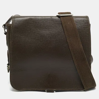 Pre-owned Louis Vuitton Grizzli Taiga Leather Andrei Messenger Bag In Green