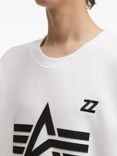 Izzue Logo-patch Crew-neck Sweatshirt In White