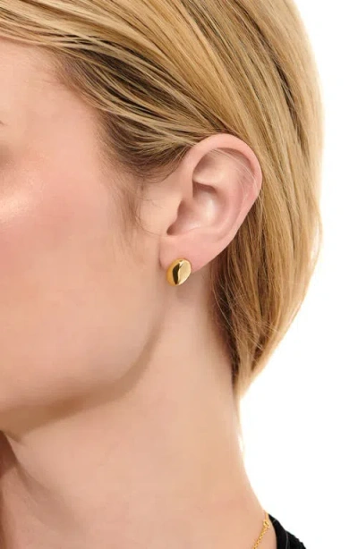 Devata Beveled Curved Dome Stud Earrings In Gold
